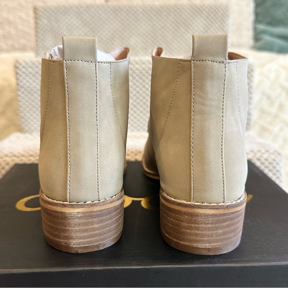 Ccocci Tan Ankle Booties with Elastic Front Panel-Sz 6 - Picture 3 of 9